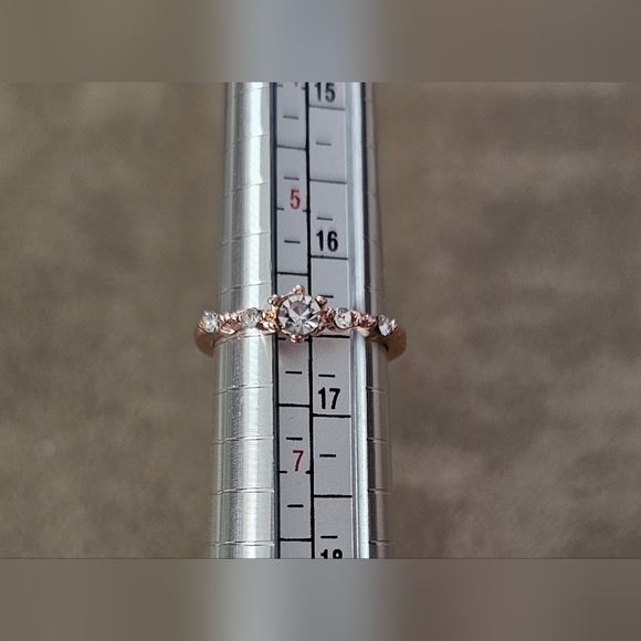 Luxurious Delicate Zirconia Ring SZ6 - Picture 3 of 6